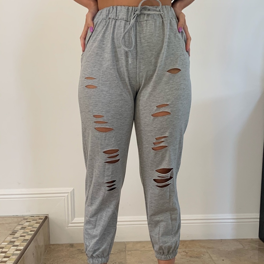 gray sweatpants